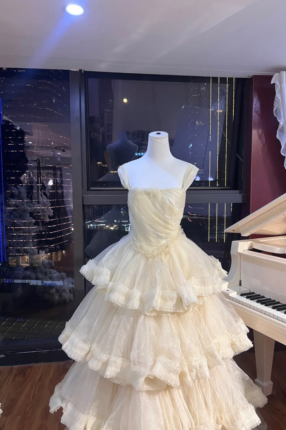Robe de princesse ravissante et délicate, longue robe de bal en tulle à plusieurs couches NV6643