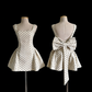 Robe courte beige à pois et fines bretelles - Col carré et nœud dans le dos - Idéale pour une soirée, un rendez-vous ou une soirée légère NV6809