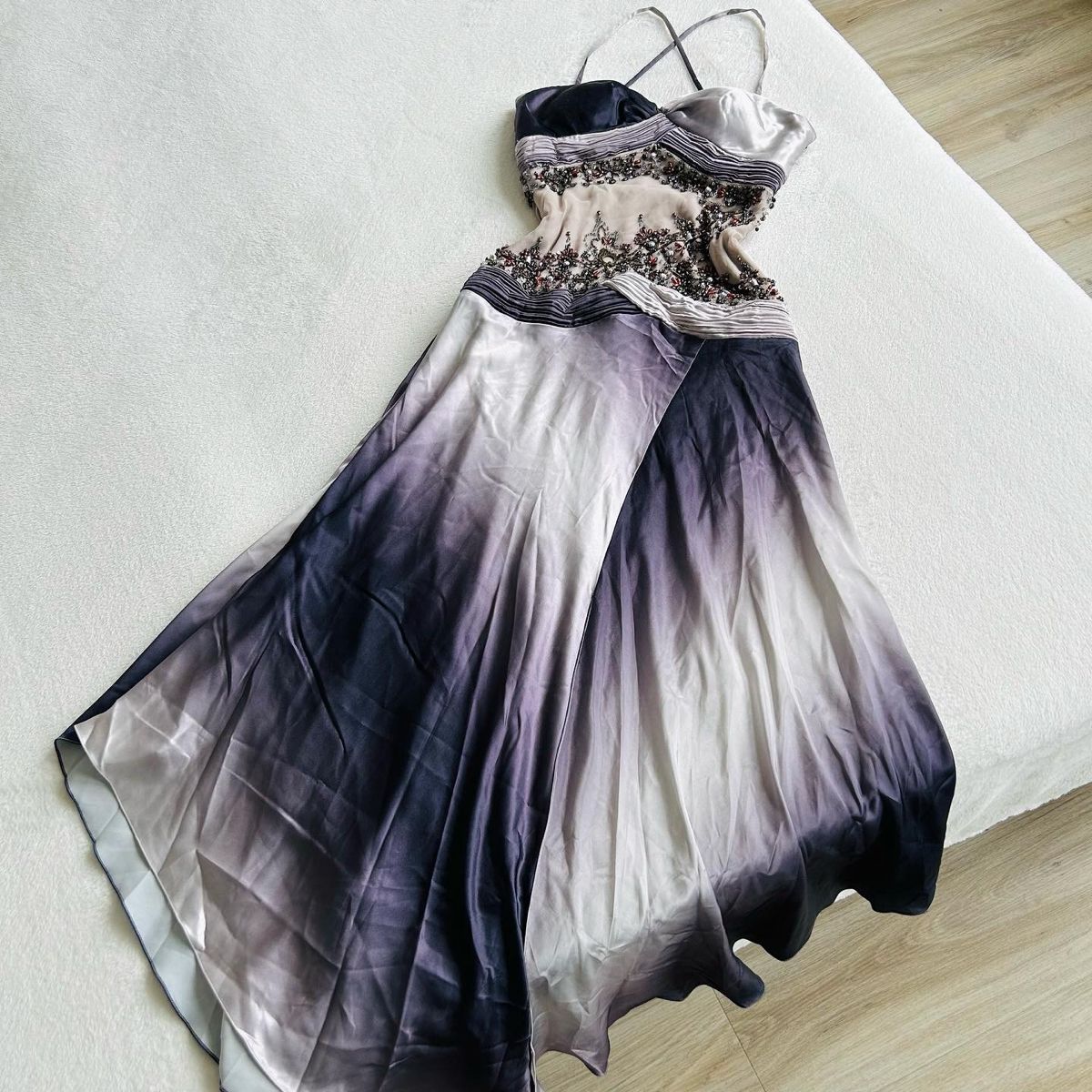 NiceVestidos--Spaghetti Strap Gradient Satin Floor-Length Gown | Luxury Beaded Evening Dress for Red Carpet & Formal Galas  NV5901