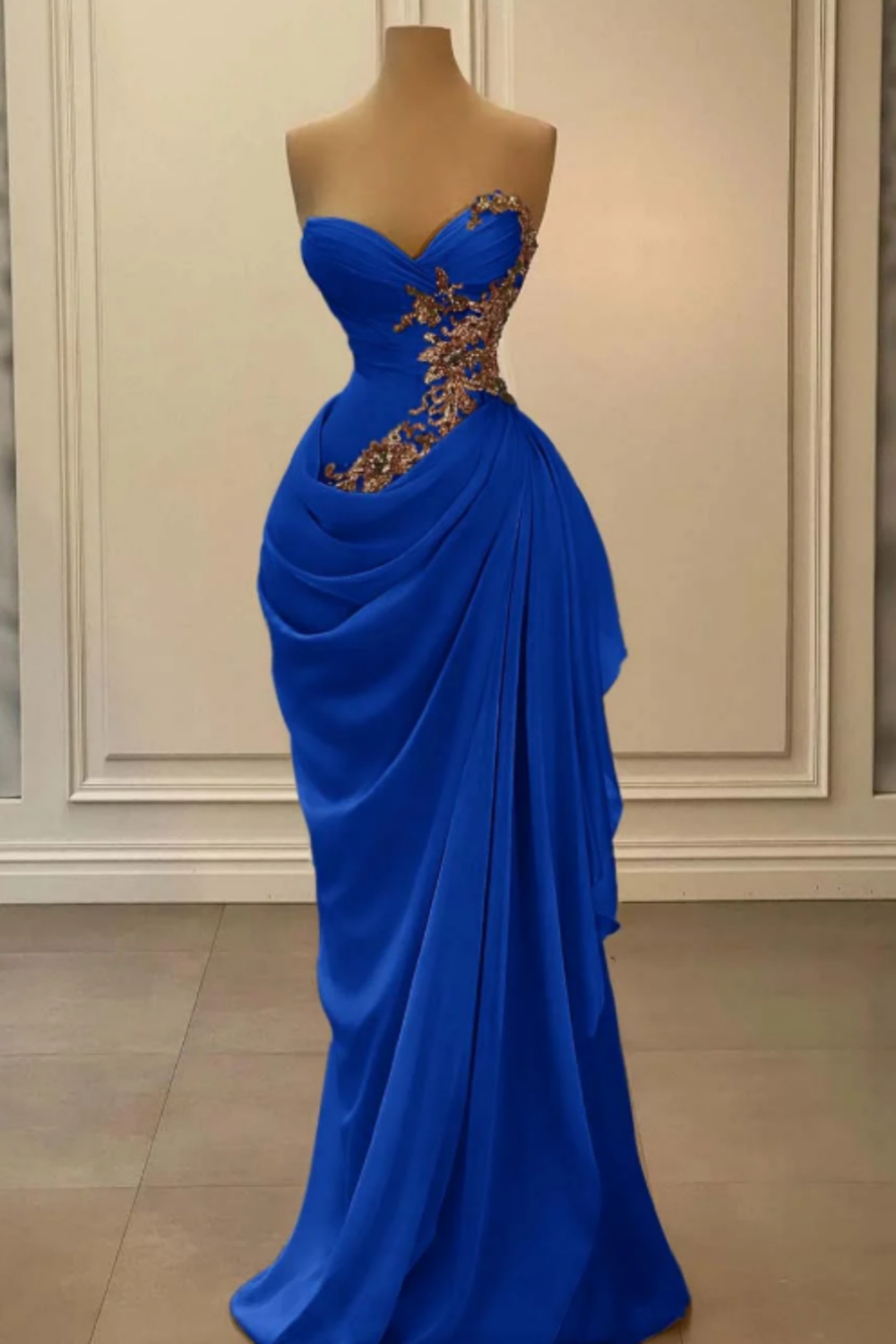 Robe longue en velours bordeaux ornée de délicates perles NV6687