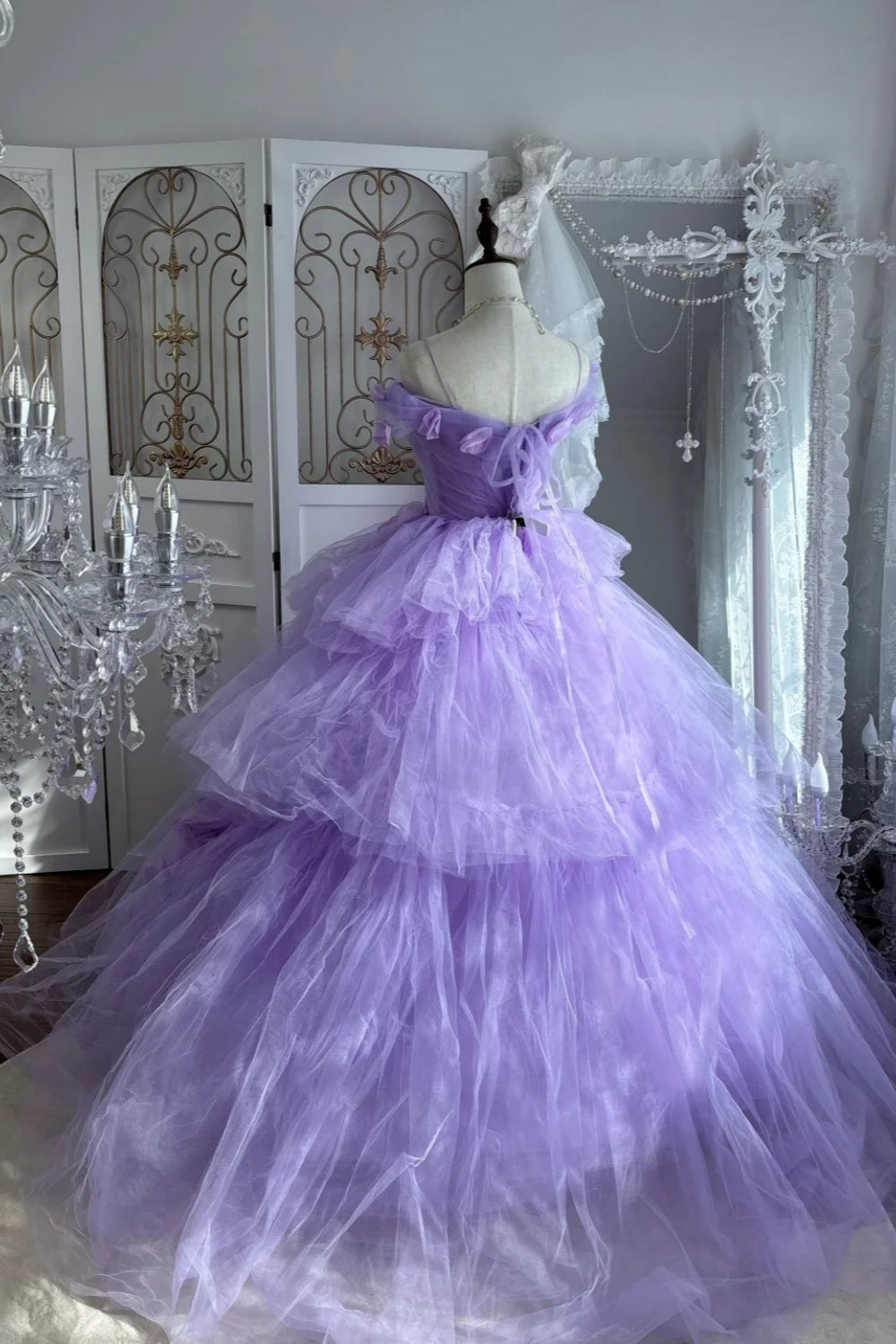 Robe de mariée lavande « Wedding Essential » : détails de roses 3D et traîne fluide NV6842