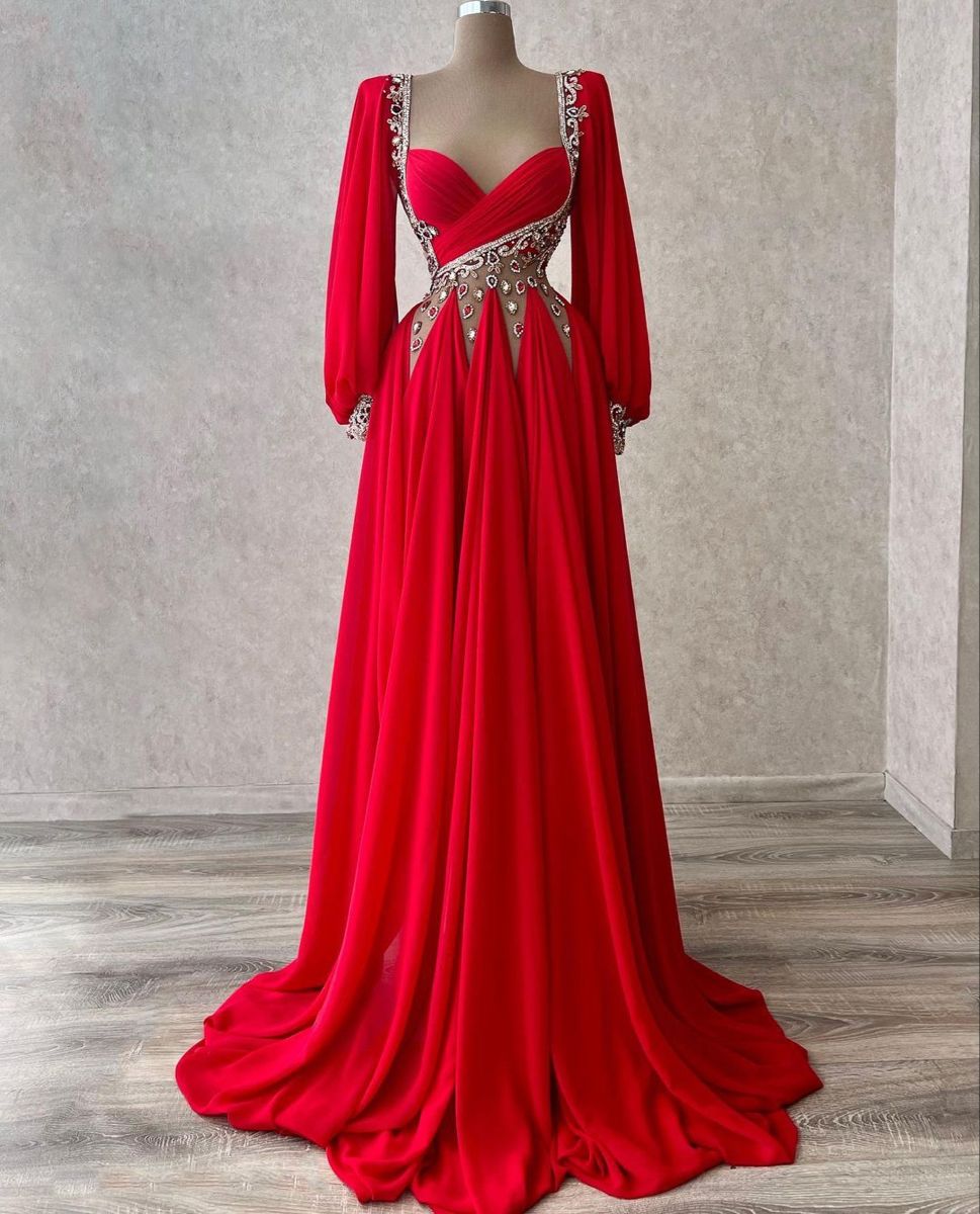 Robe de soirée NiceVestidos - Rouge, délicatement perlée, manches longues, en satin NV6139