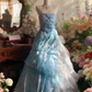 Robe longue bleu clair bustier ornée de perles - Traîne à volants et nœud superposés - Idéale pour une soirée à thème ou un bal de promo NV6818