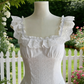 Robe longue trapèze multicouches en dentelle blanche à manches papillon - Style délicat, idéale pour un rendez-vous ou un thé de l'après-midi NV6784