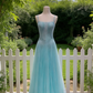 Robe bustier en mousseline de soie bleu glacier à fines bretelles scintillantes et dentelle bleu glacier NV6787