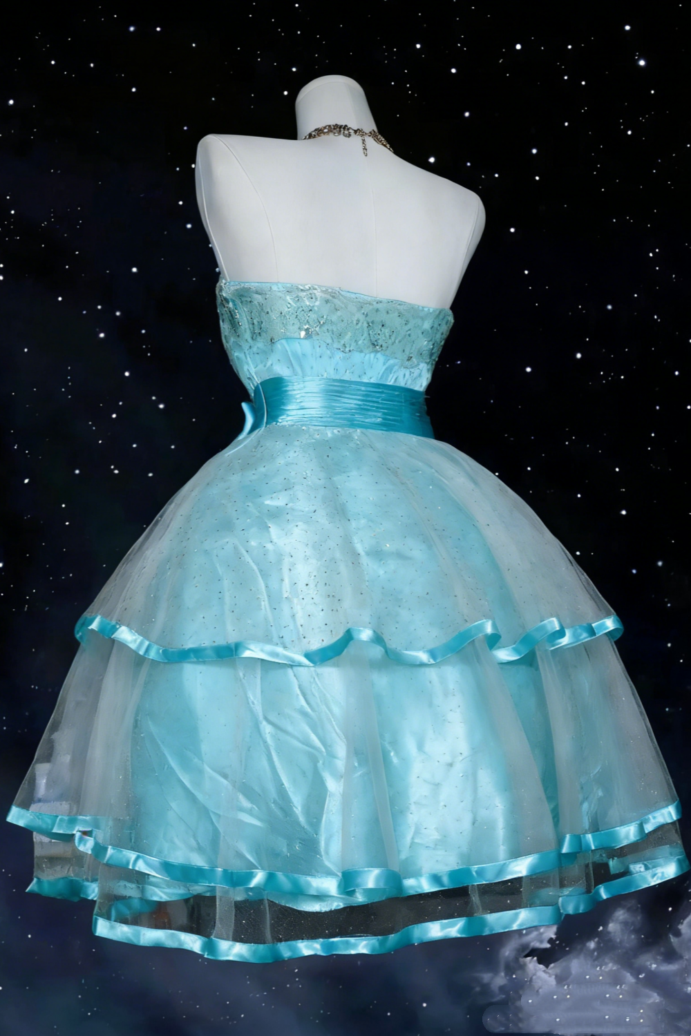 Robe de princesse bleu glacier menthe : Étoiles galactiques brodées dans l'ourlet NV6836