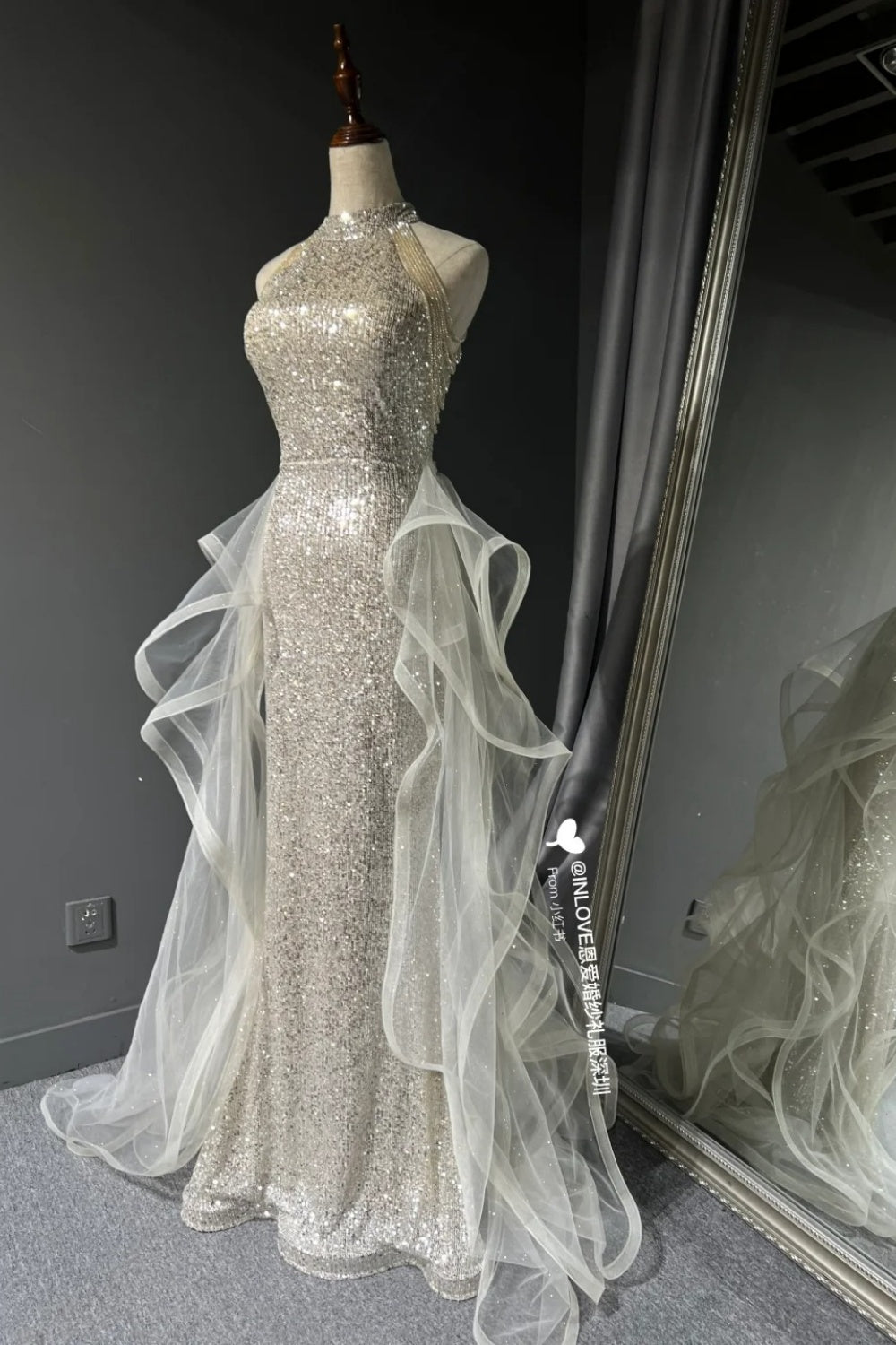 Robe de bal longue en tulle brillant NV6628