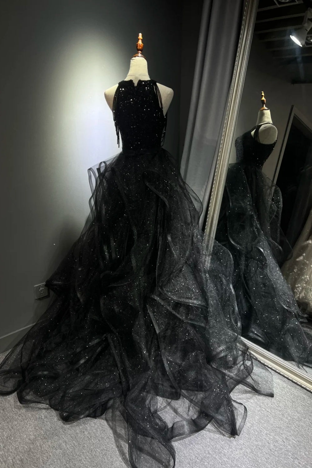 Robe de bal longue noire brillante NV6624