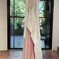 Robe de mariée chinoise moderne rose et blanche contrastée, sans bretelles, avec traîne plissée et châle - Robe élégante pour fiançailles et mariage chinois NV6361