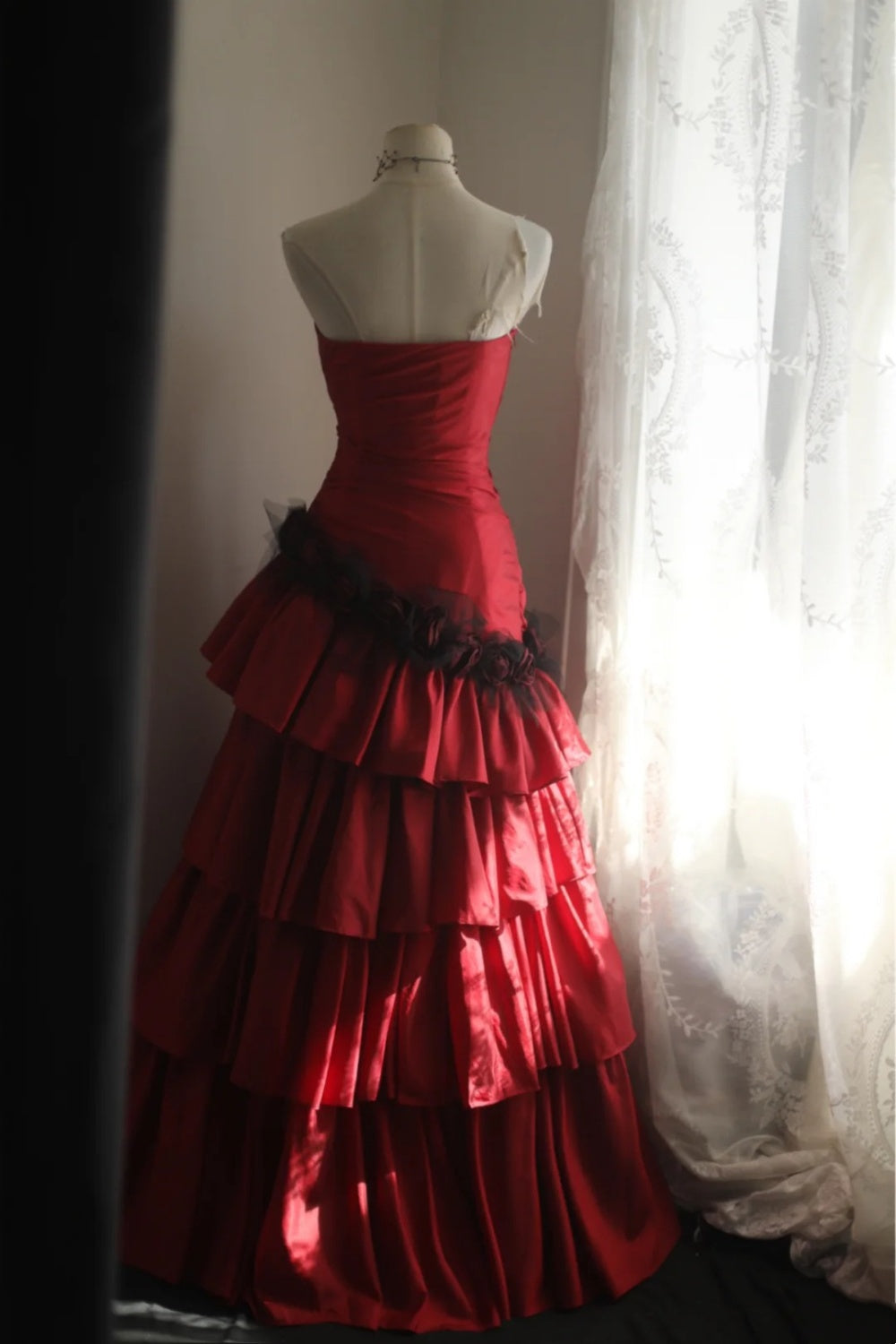Robe de mariée princesse rouge flamme asymétrique NV6585