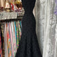 Robe sirène noire à motifs : col en V, sans manches, brocart rétro, style élégant pour banquet NV6399