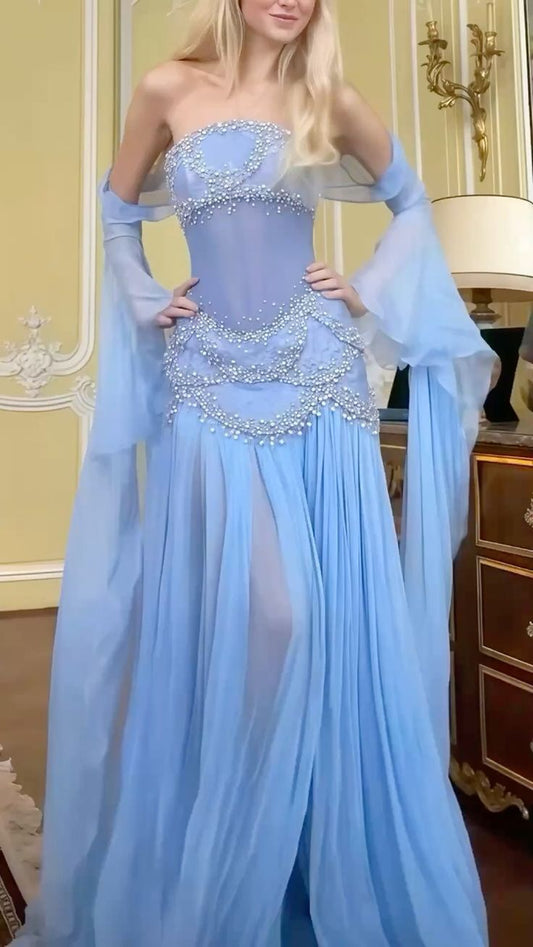 Robe de mariée féérique de style cour, bleu clair, ornée de perles, manches transparentes et traîne - Thème océan NV6382