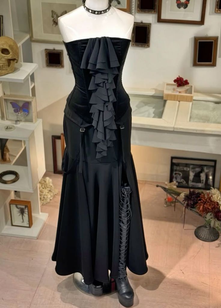 Robe sirène sans manches en satin noir à volants | Robe longue fendue corset style sombre pour soirée de gala NV6300