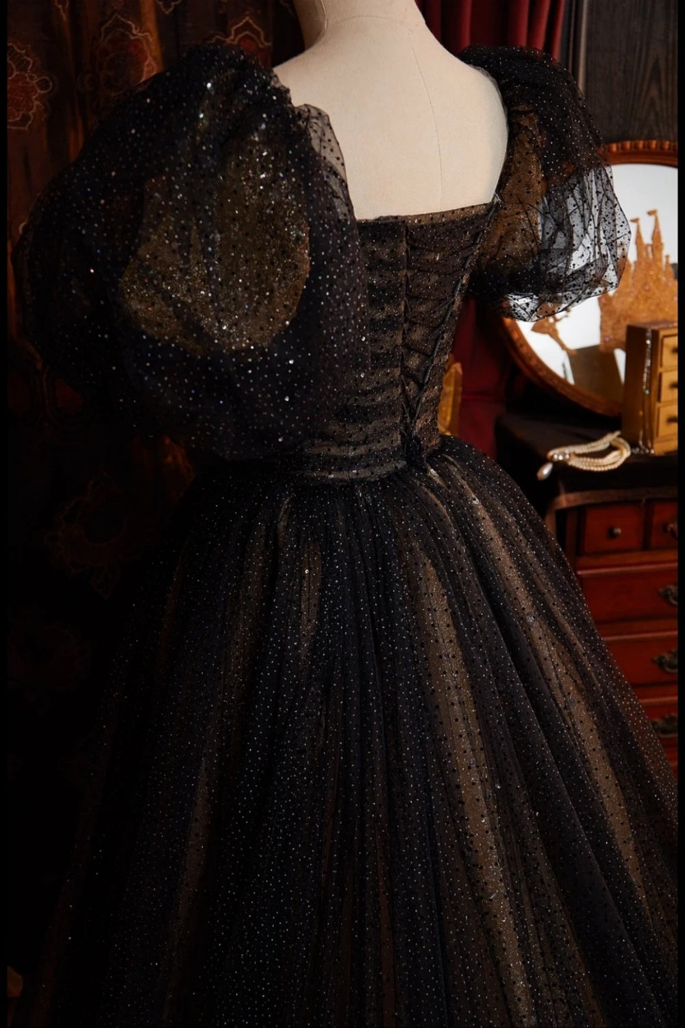 Robe longue scintillante mystérieuse à broderies or foncé NV6537