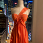Robe longue asymétrique orange vif mat à nœud torsadé et dos nu - Robe longue drapée de luxe avec ceinture NV6783