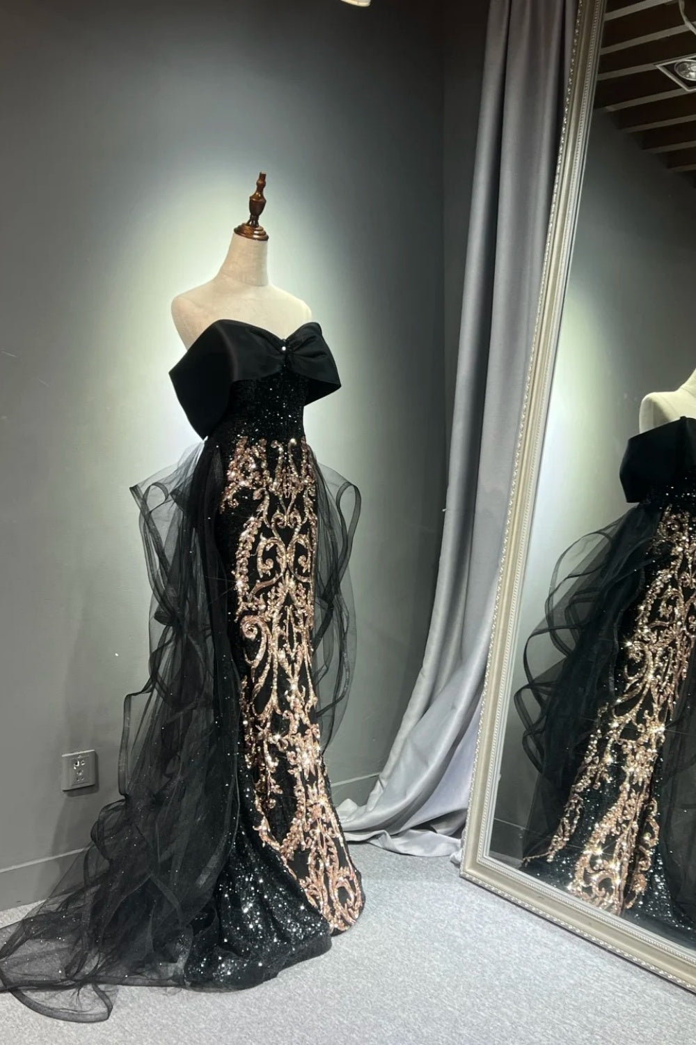 Robe de bal longue noire et dorée NV6623