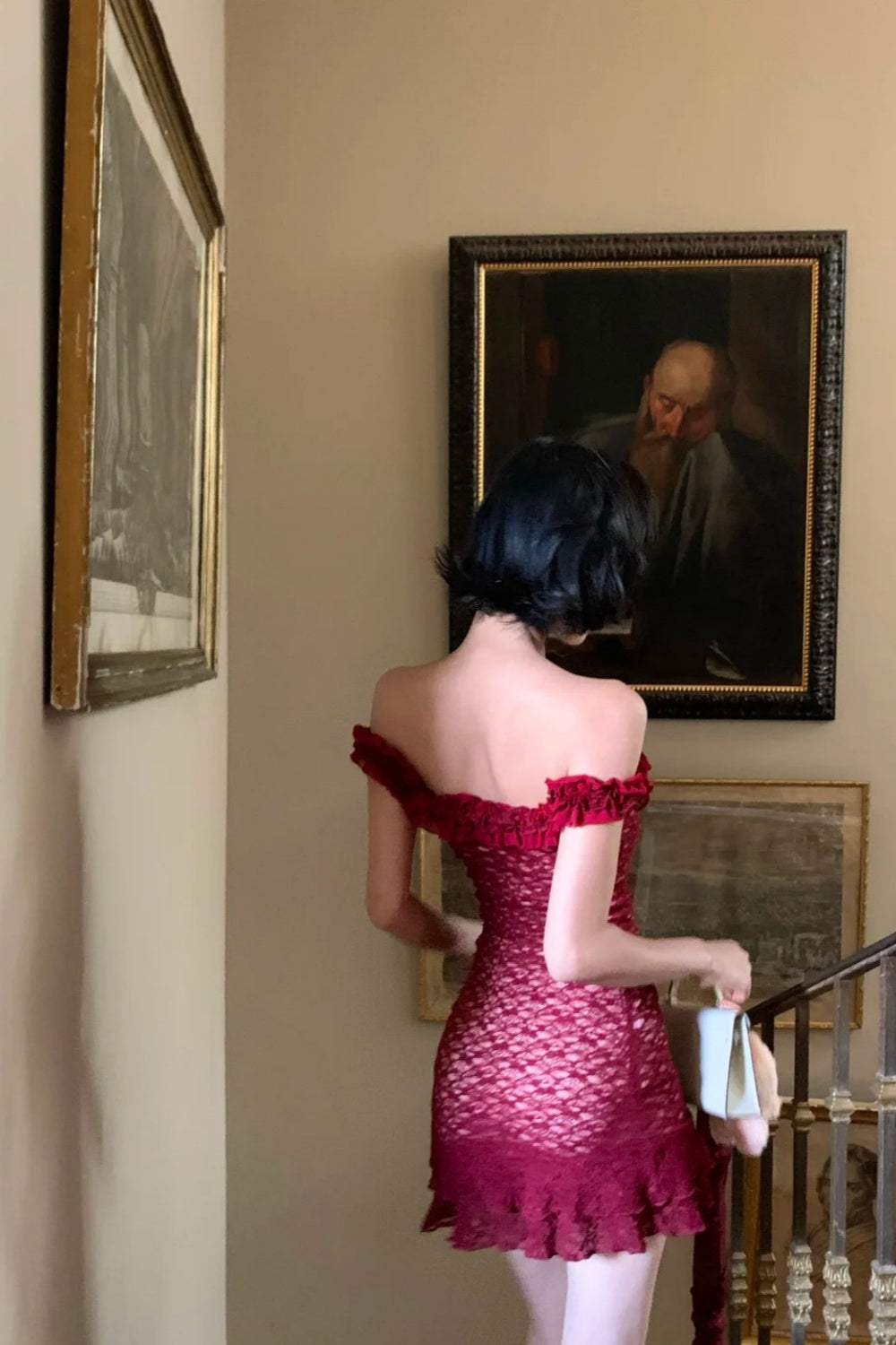Robe courte bordeaux en dentelle à épaules dénudées : ourlet volanté, coupe moulante, style rétro français sexy NV6404