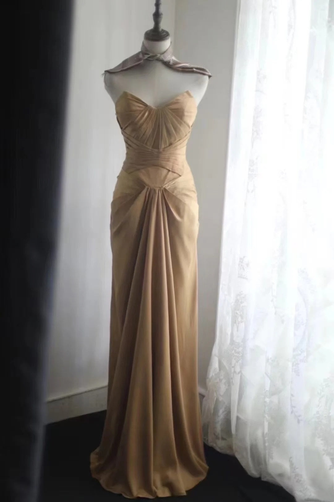Robe longue de soirée rétro en satin NV6586
