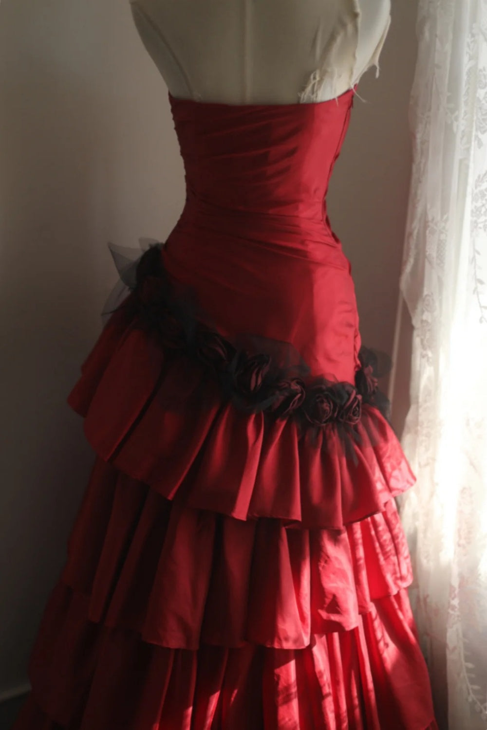Robe de mariée princesse rouge flamme asymétrique NV6585