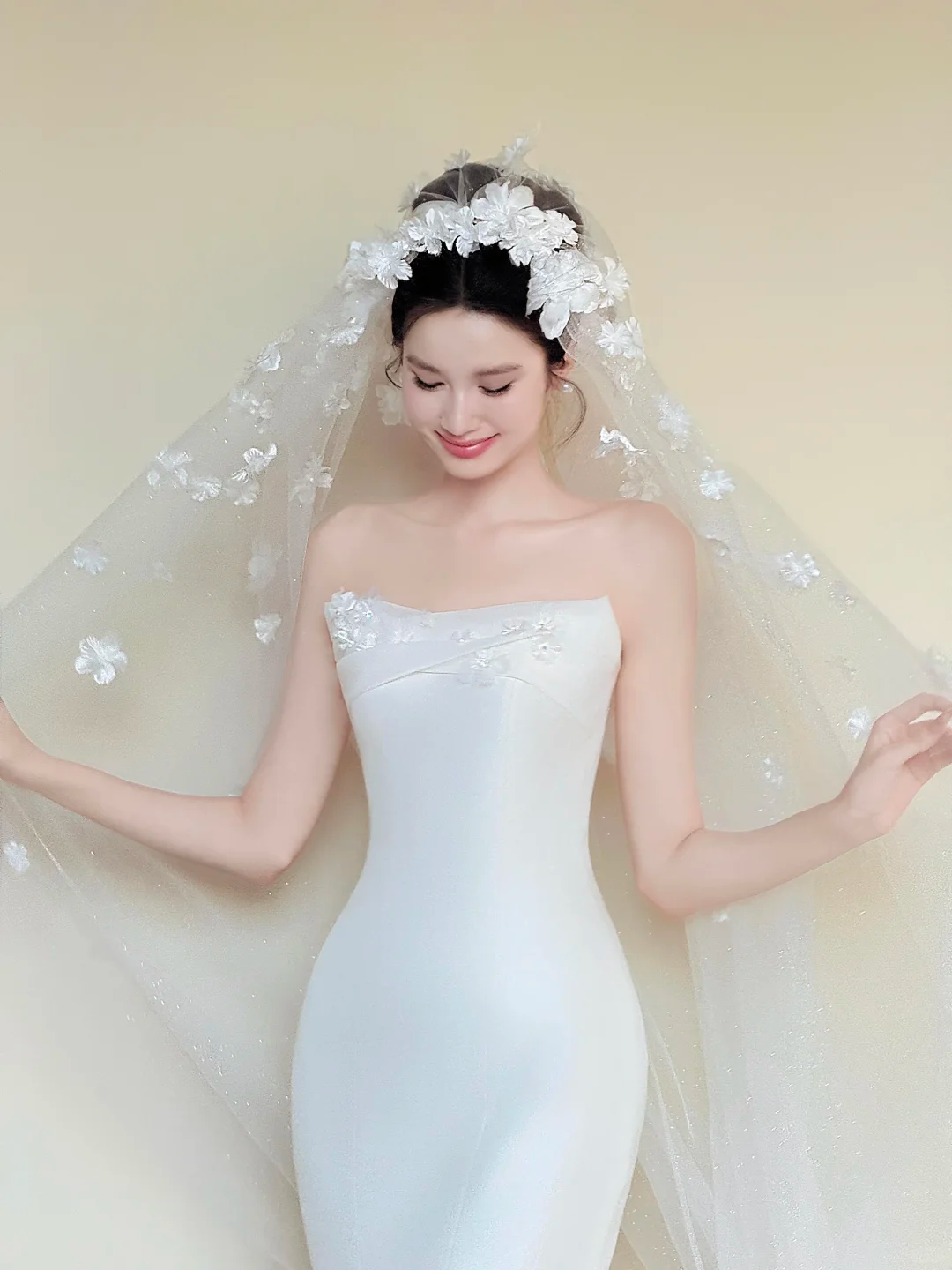 White Strapless Satin Mermaid Wedding Gown, 3D Flower Appliques Bridal Dress  NV7439