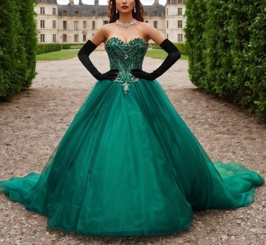 Robe de bal NiceVestidos - Vert émeraude, en tulle, sans bretelles, ornée de perles, avec traîne au sol NV6168