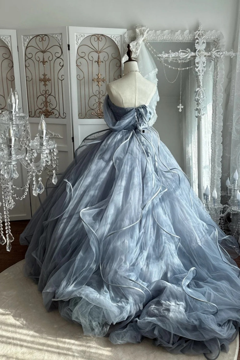 Robe de bal bleu brumeux Princess Core Trend : manches bouffantes et appliques perlées NV6841