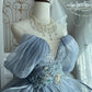 Robe de bal bleu brumeux Princess Core Trend : manches bouffantes et appliques perlées NV6841