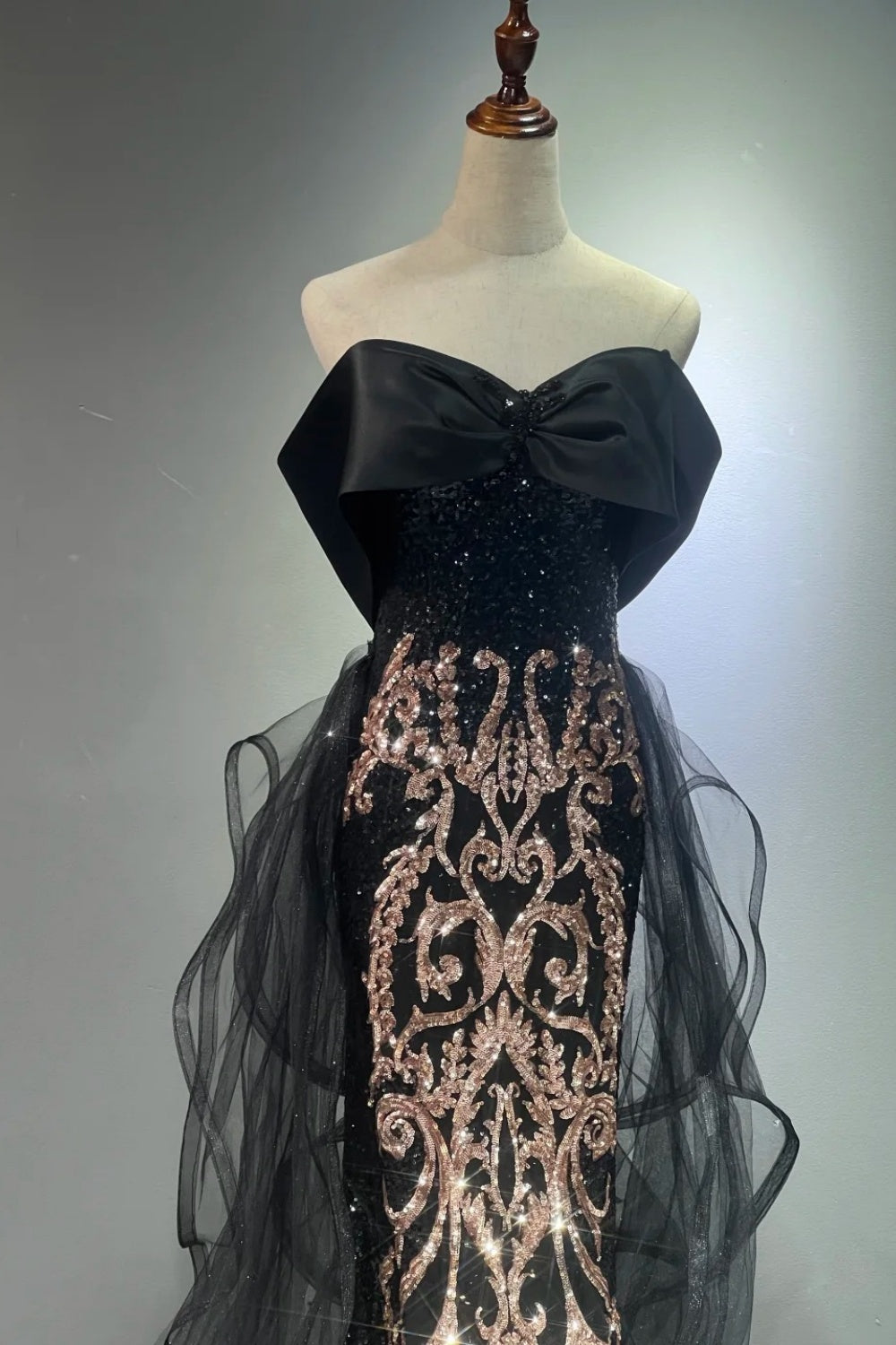 Robe de bal longue noire et dorée NV6623