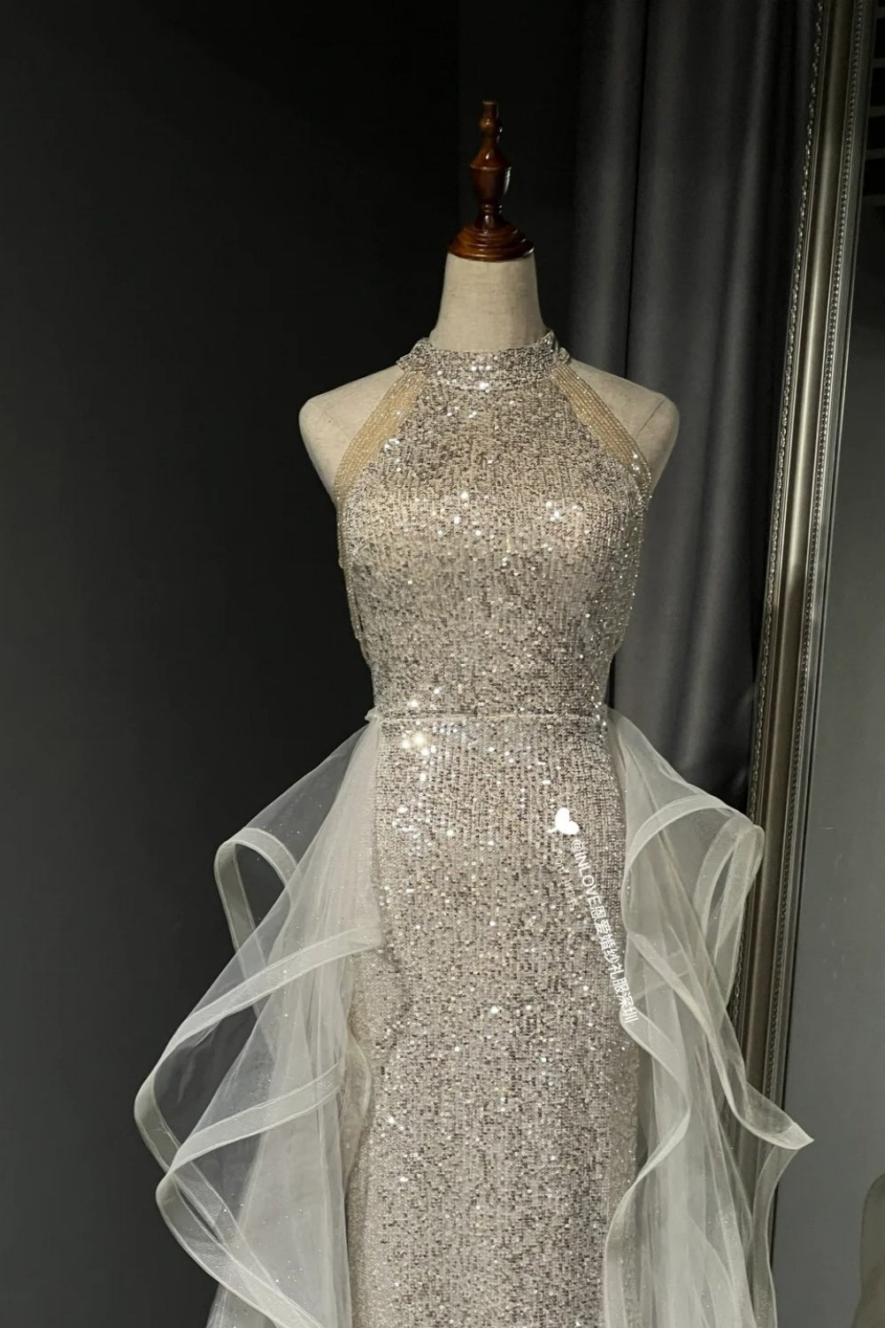 Robe de bal longue en tulle brillant NV6628