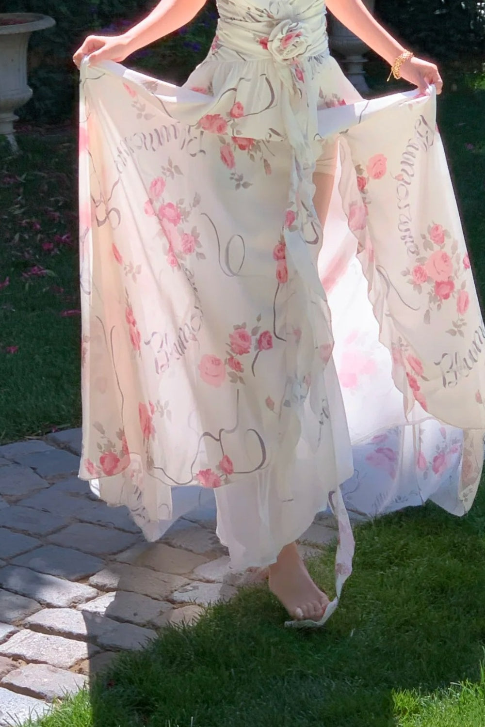 Robe longue dos nu imprimée roses de jardin français, style féerique NV6403