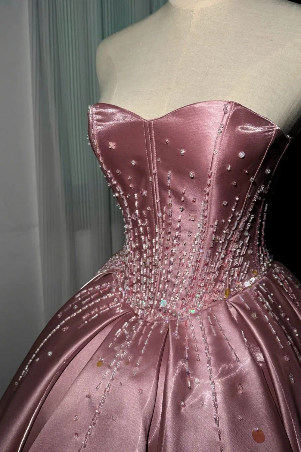 Robe de soirée raffinée et élégante, modèle NV6722