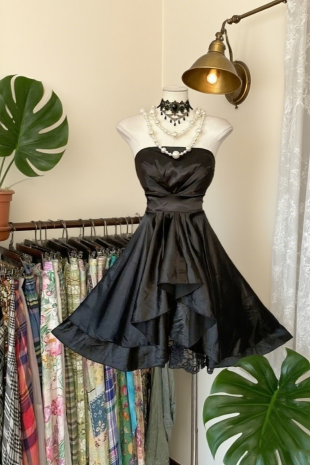 Robe bustier noire mini style Hepburn vintage - Ourlet à volants - Robe de soirée ravissante NV6756