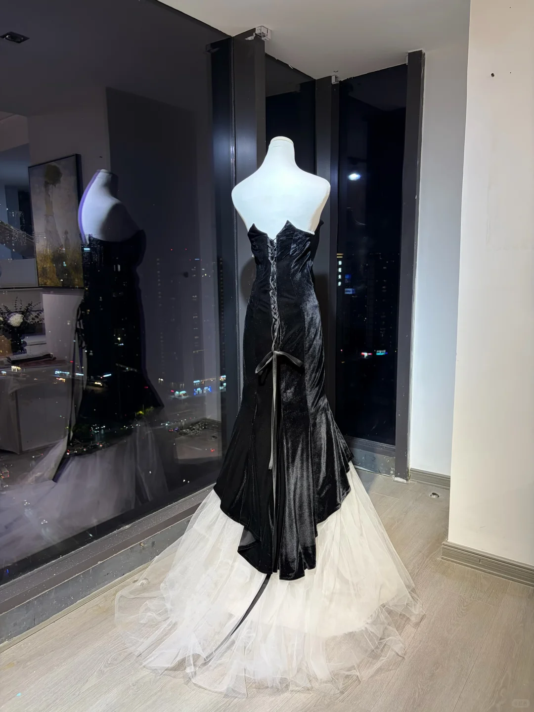 Black Strapless Velvet Mermaid Dress White Tulle Hem Contrast Formal Prom Gown  NV6947