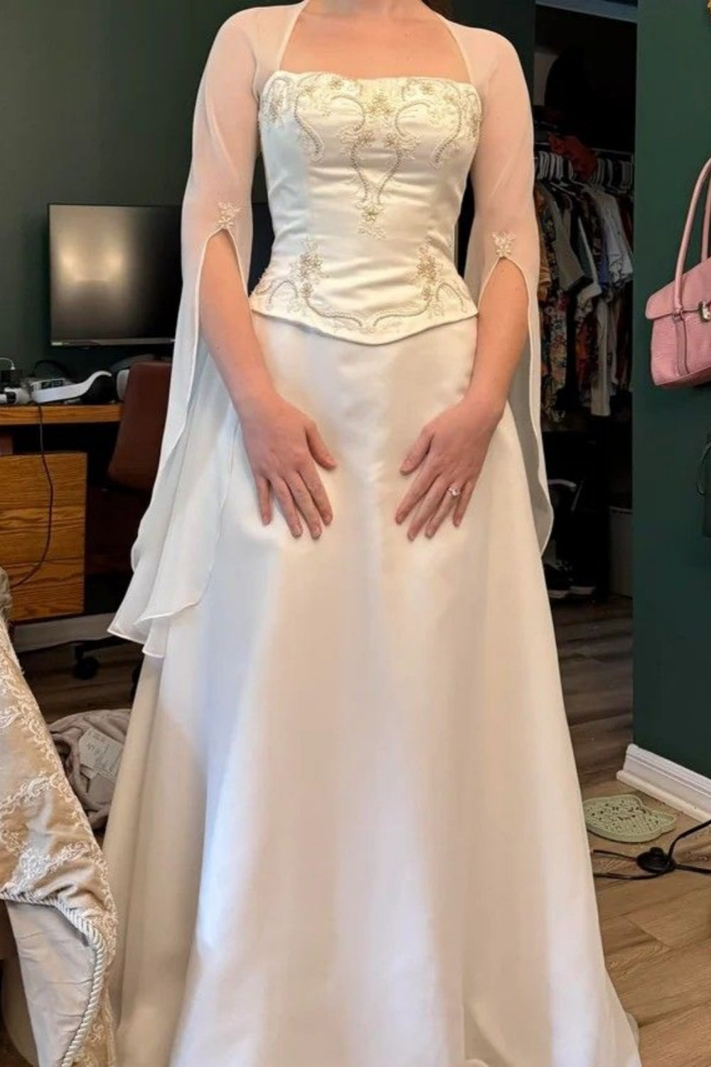 Robe dos nu élégante en satin crème brodé, style rétro - Robe de cérémonie et de réception de mariage NV6388