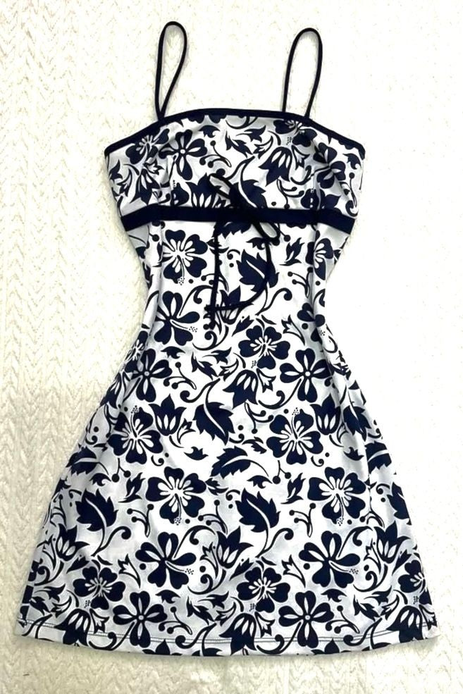 Robe courte fleurie pour le bal de promo NV6447