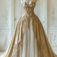Robe gothique longue en tulle et dentelle noire et blanche à empiècements et manches papillon, modèle NV6172
