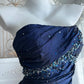 Robe sirène bleu royal tendance : sans bretelles, ornée de perles et ourlet à volants NV6840