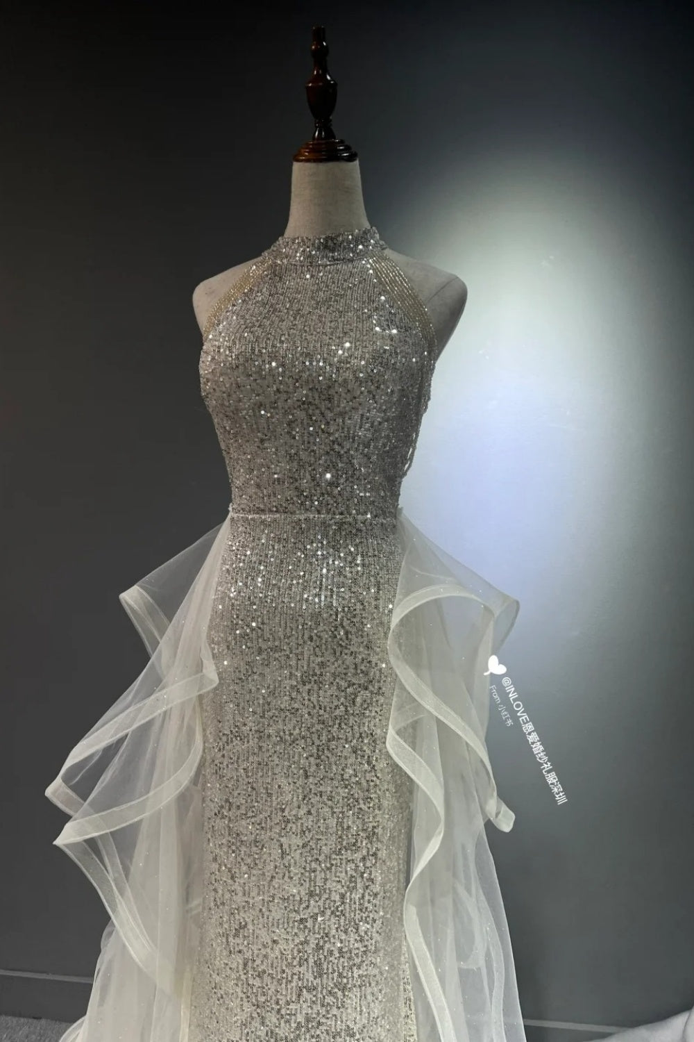 Robe de bal longue en tulle brillant NV6628