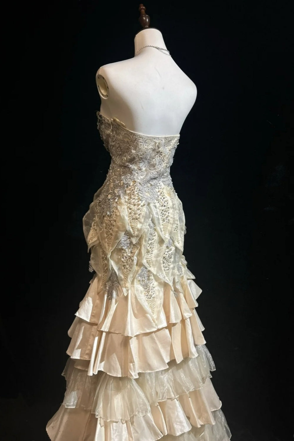 Robe de soirée longue, luxueuse et somptueuse, ornée de perles exquises (NV6576)