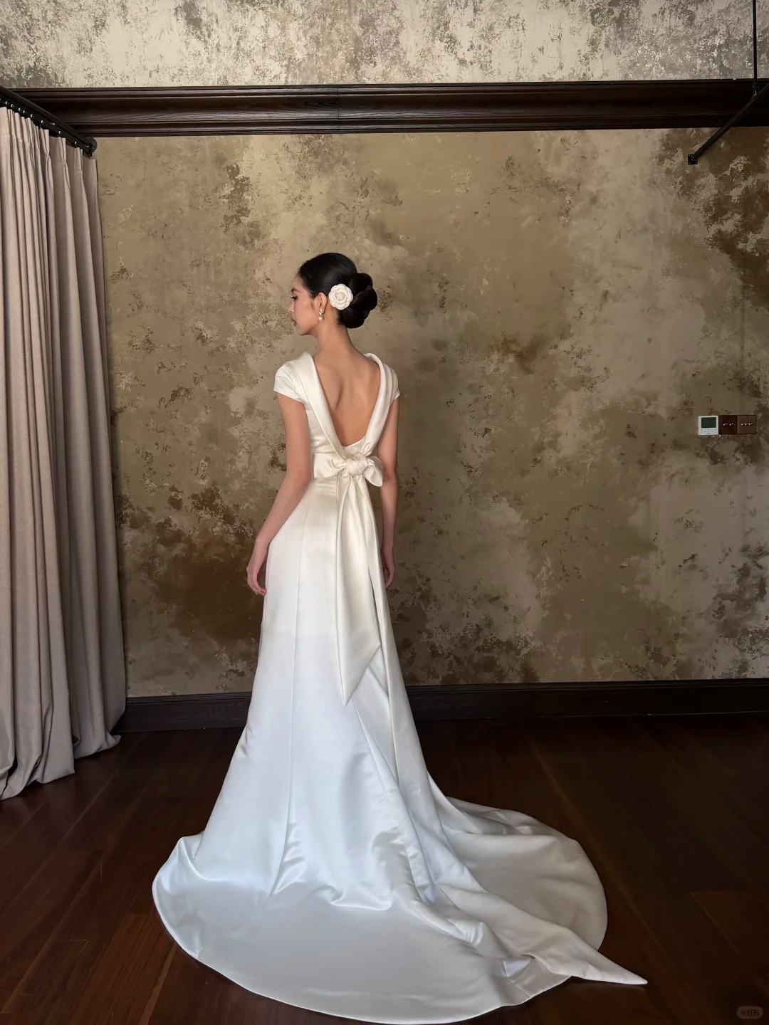 Ivory Cap Sleeve Satin Mermaid Wedding Gown Fold Collar  NV7187