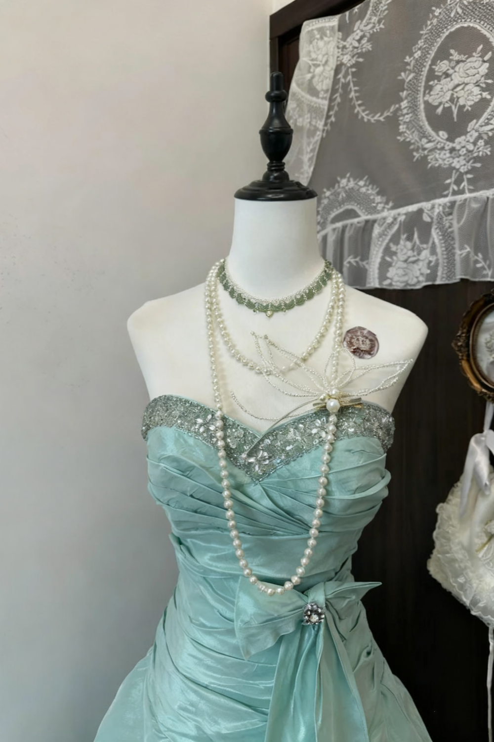 NiceVestidos-_Vintage Mint Green Satin Rhinestone-Embellished Strapless Ball Gown Evening Dress NV5915