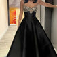 Robe de bal de luxe style palais, bretelles spaghetti et perles | Robe longue en satin noir avec traîne, idéale pour un gala, une remise de prix ou un événement social haut de gamme (NV6270)