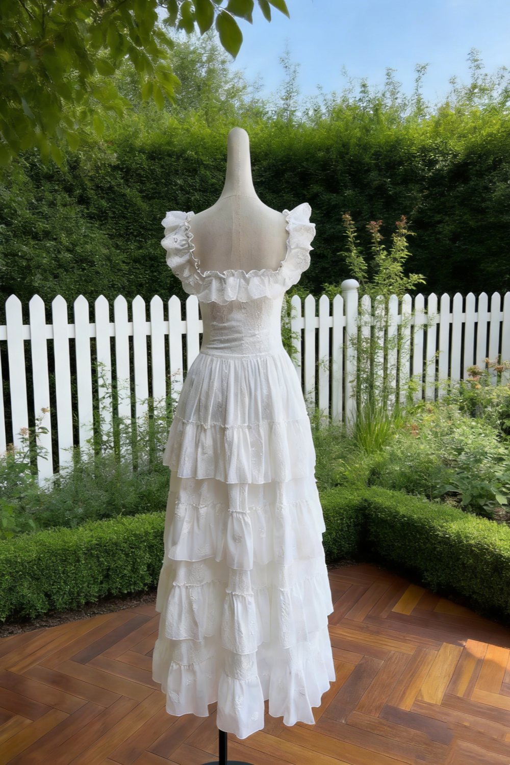 Robe longue trapèze multicouches en dentelle blanche à manches papillon - Style délicat, idéale pour un rendez-vous ou un thé de l'après-midi NV6784