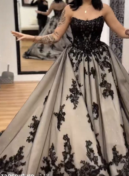 Robe de soirée spectaculaire en dentelle foncée gris-noir dégradé | Traîne en tulle pailleté, sans bretelles/à fines bretelles | NV6323