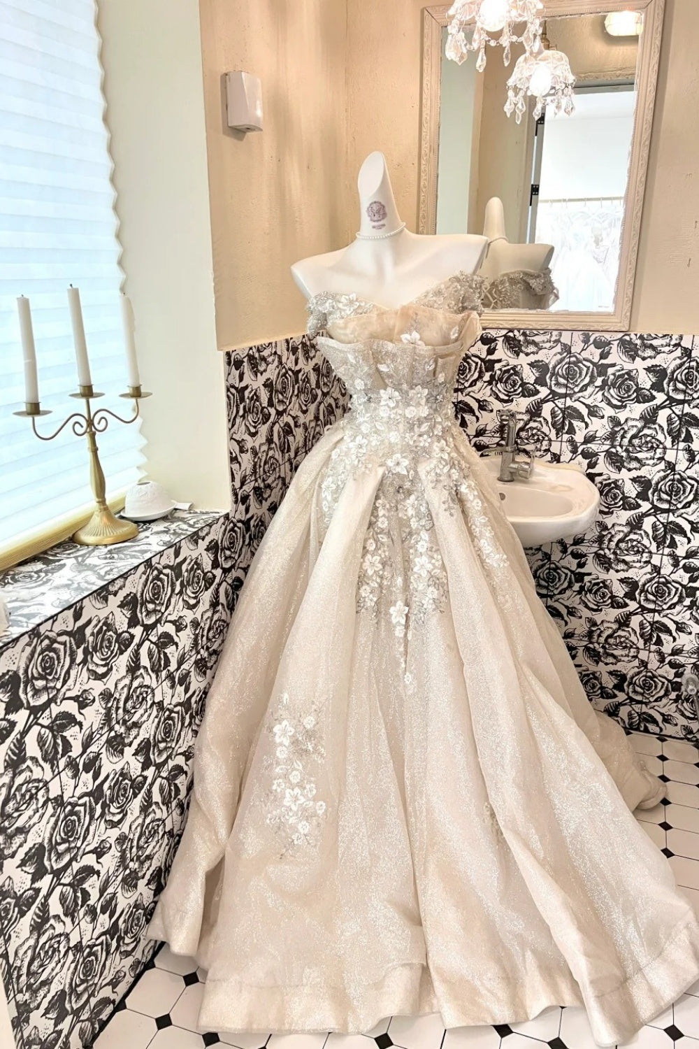 Robe de soirée asymétrique en mousseline ornée de clous lourds NV6719