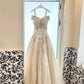 Robe de soirée asymétrique en mousseline ornée de clous lourds NV6719