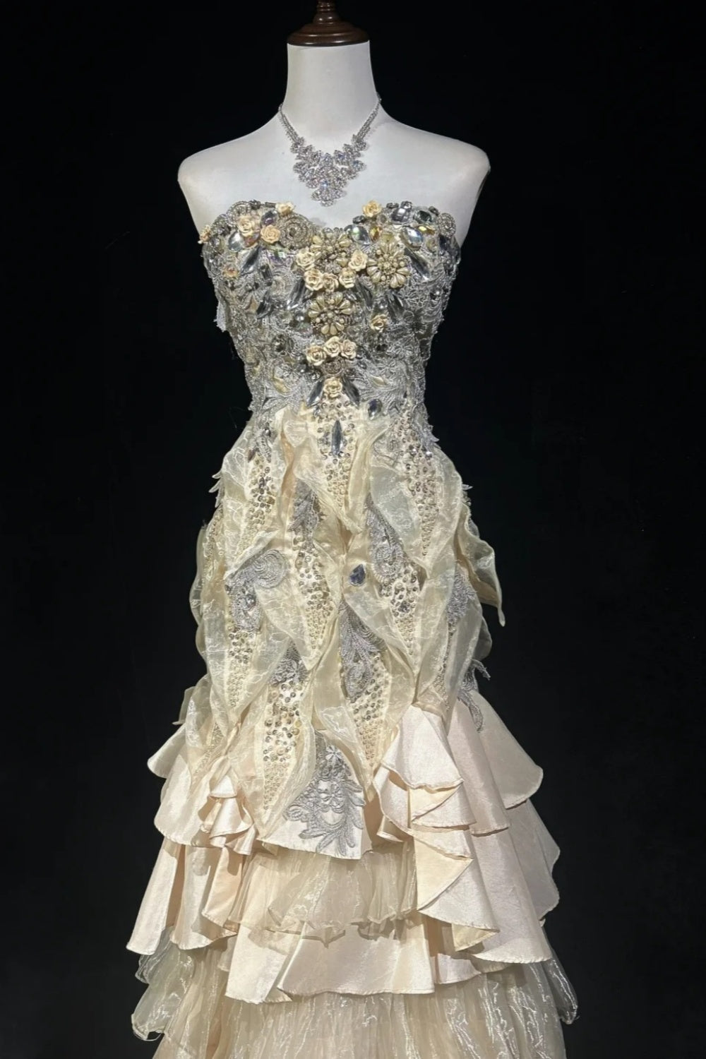 Robe de soirée longue, luxueuse et somptueuse, ornée de perles exquises (NV6576)