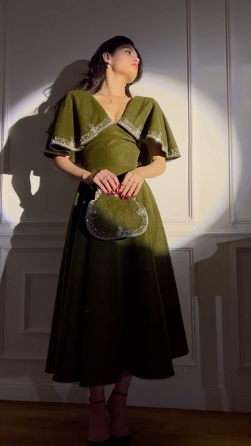 Olive Vintage Embroidery V Neck Long Dress Cape Short Sleeves Ball Gown Evening Dress nv1808
