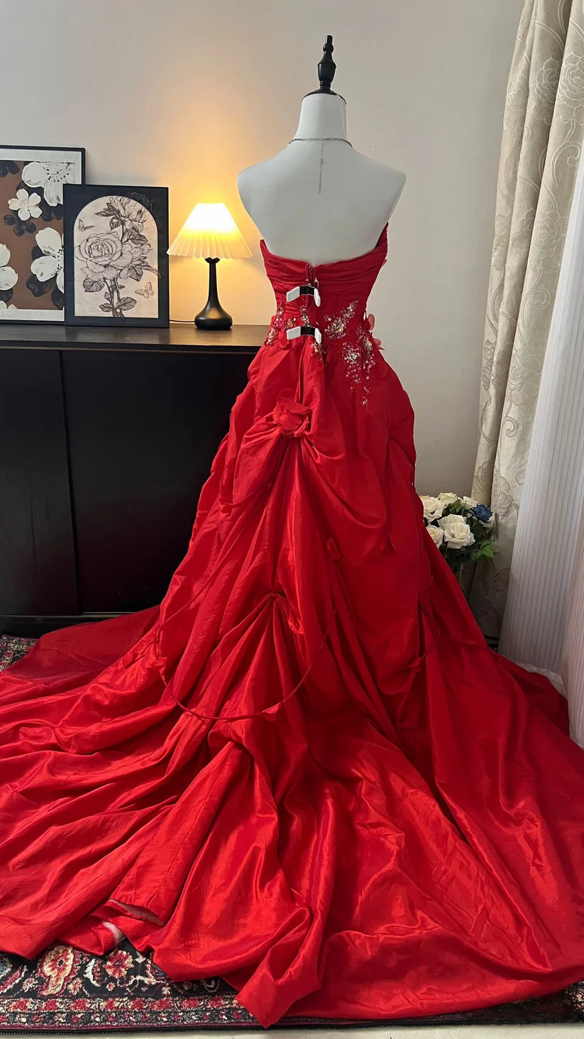Robe de soirée rouge satinée à traîne | Style cour vintage orné | Robe de cocktail NV6316