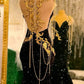 NiceVestidos - Robe de soirée longue noire et glamour à sequins, ornée de délicates broderies dorées. NV6098